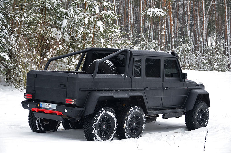 Защита кузова внедорожника Mersedes G Mansory 6×6 от механических повреждений и коррозии полимерным покрытием Line-X