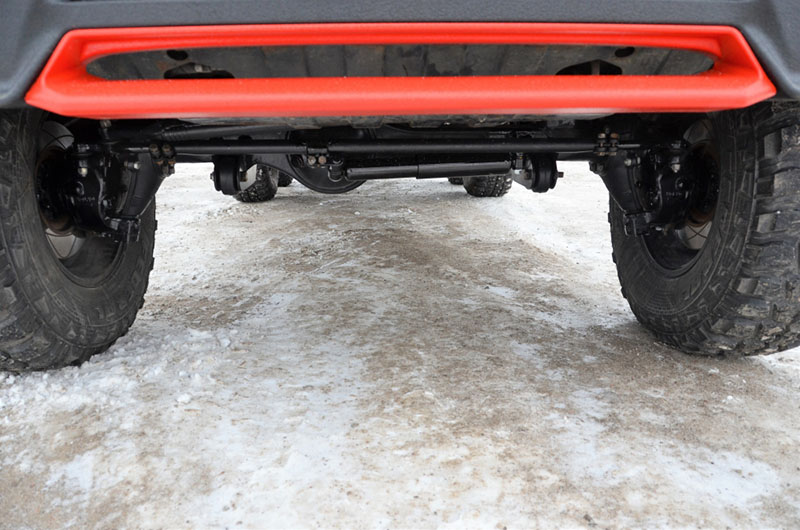 Защита кузова внедорожника Mersedes G Mansory 6×6 от механических повреждений и коррозии полимерным покрытием Line-X