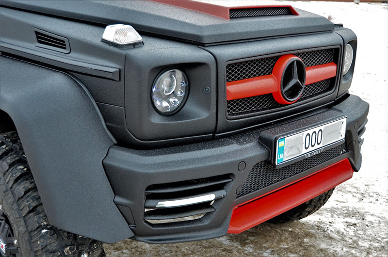 Защита кузова внедорожника Mersedes G Mansory 6×6 от механических повреждений и коррозии полимерным покрытием Line-X