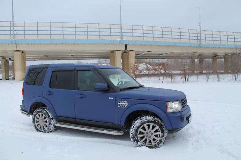 Защита внедорожника Land Rover Discovery полимерным покрытием Line-X от царапин и коррозии