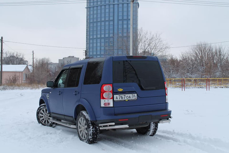 Защита внедорожника Land Rover Discovery полимерным покрытием Line-X от царапин и коррозии