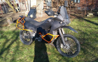 Защита мотоцикла полимерным покрытием Line-X от ударов и царапин