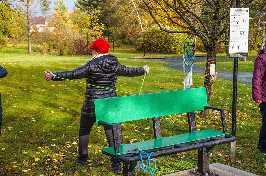 Защита спортивных площадок полимерным покрытием Line-X от механических повреждений и коррозии, антискользящее покрытие