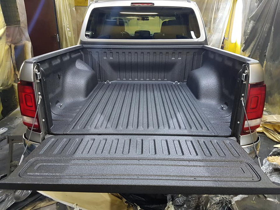 Защита багажного отделения пикапа полимерным покрытием Line-X