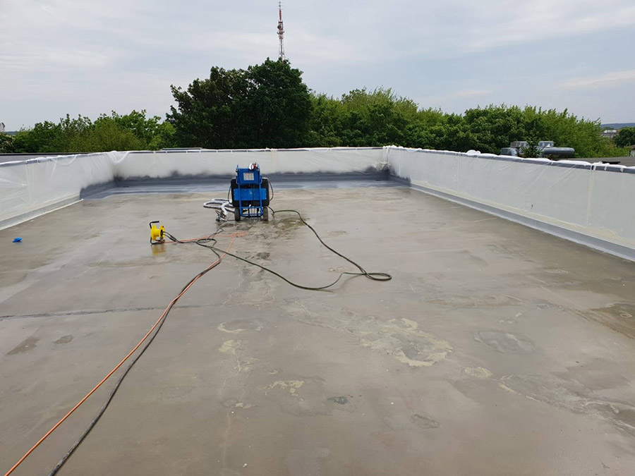 Защита мотоцикла полимерным покрытием Line-X от ударов и царапин