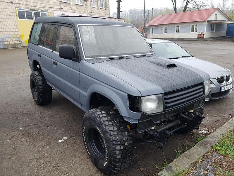 Восстановление кузова Mitsubishi Pajaro Wagon 2 с использованием защитного покрытия Line-X