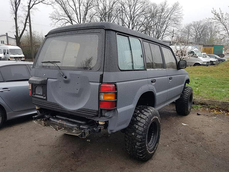 Восстановление кузова Mitsubishi Pajaro Wagon 2 с использованием защитного покрытия Line-X