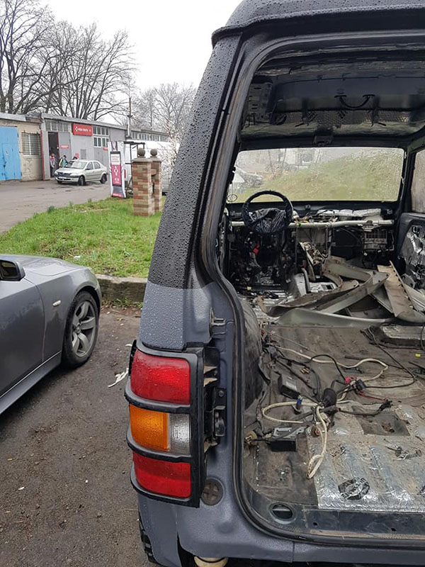 Восстановление кузова Mitsubishi Pajaro Wagon 2 с использованием защитного покрытия Line-X