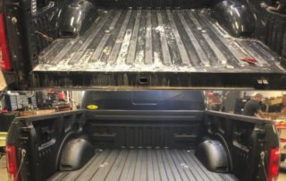 Защита багажного отделения пикапов и грузовиков полимерным покрытием Line-X.