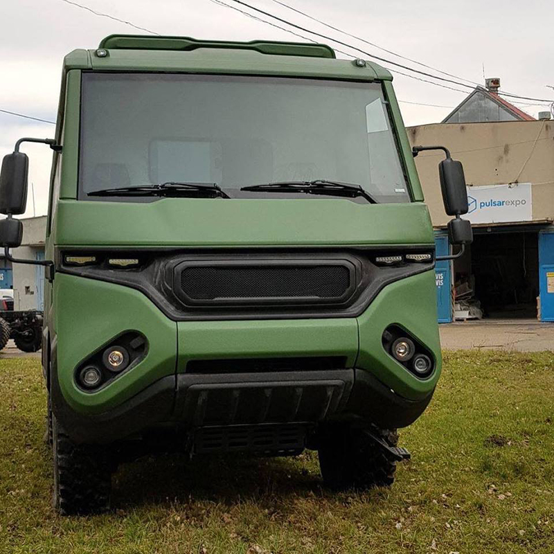 Первый в мире внедорожный автобус Torsus Praetorian в полимерной броне Line-X