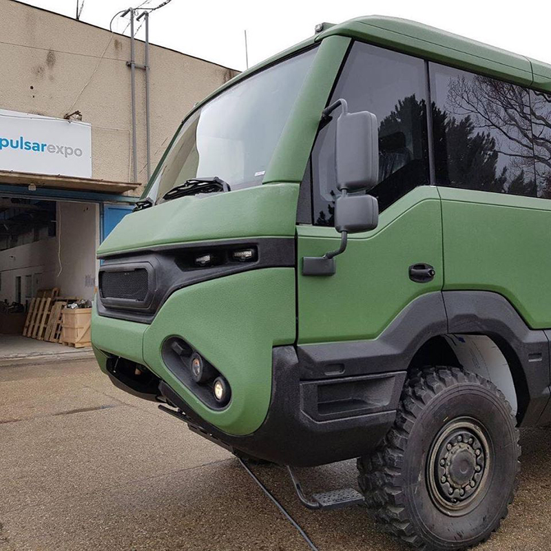 Первый в мире внедорожный автобус Torsus Praetorian в полимерной броне Line-X