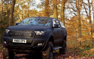 Ford Ranger и Volkswagen Transporter в полимерной броне Line-X на отрытом воздухе