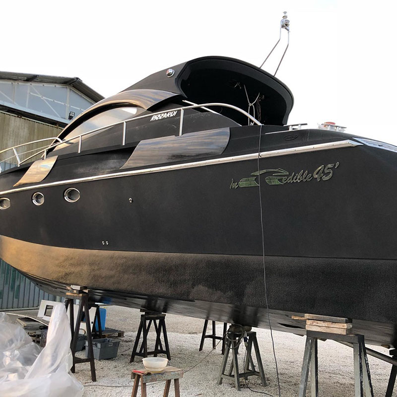 Покраска подводной и надводной части яхты полимерным покрытием Line-X