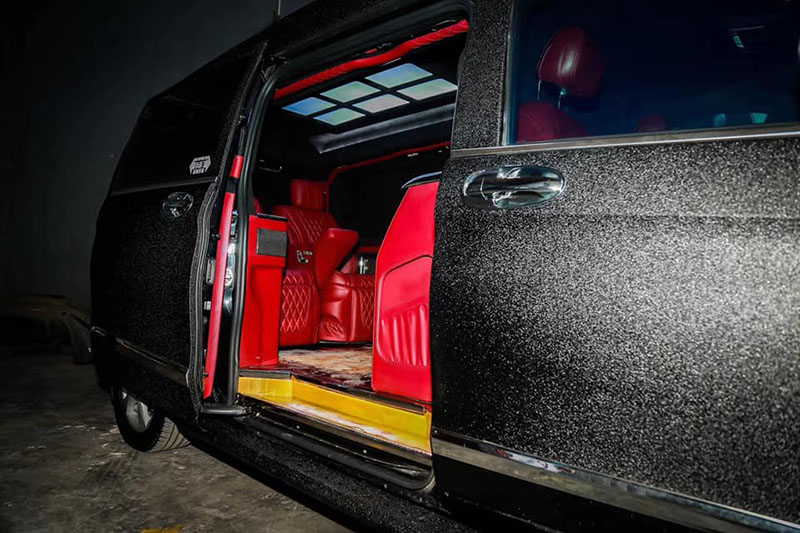 Защита микроавтобуса для VIP-персон полимерным покрытием Line-X