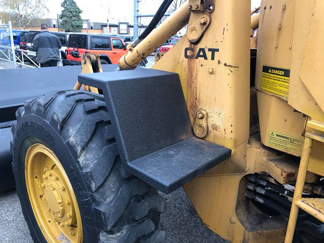 Защита «крыльев» трактора полимерным покрытием line-X, от механических повреждений и коррозии