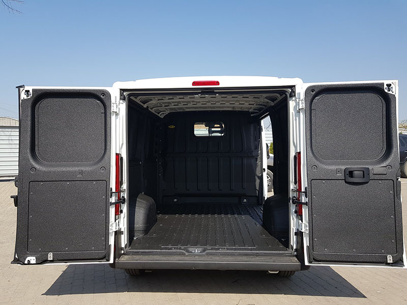 Есть фургон – крась в Line-X: о преимуществах защитного полимерного покрытия