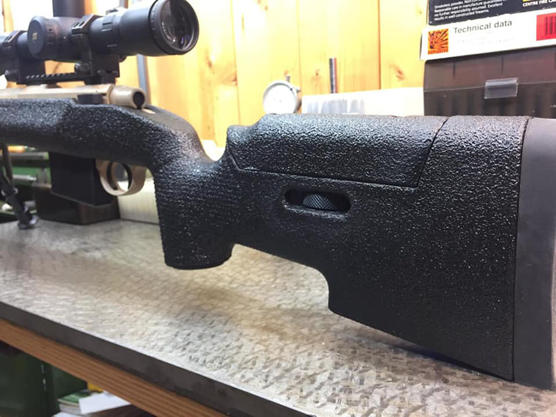 Защита ложе, цевья, рукоятки или приклада винтовки покрытием Line-X