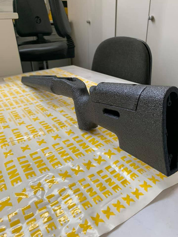 Защита ложе, цевья, рукоятки или приклада винтовки покрытием Line-X