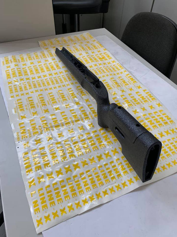 Защита ложе, цевья, рукоятки или приклада винтовки покрытием Line-X