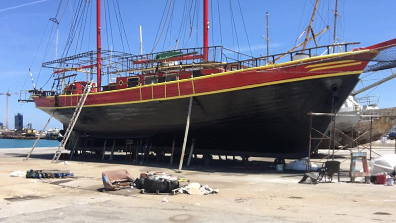 Защита деревянной яхты полимерным покрытием Line-X