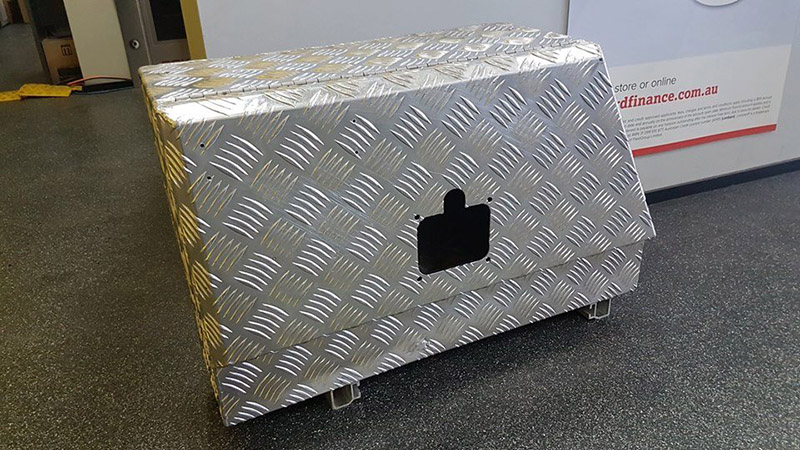 Защита багажника из нержавеющей стали покрытием Line-X