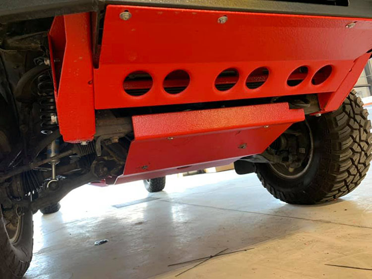 Защита наиболее уязвимых мест автомобиля покрытием Line-X