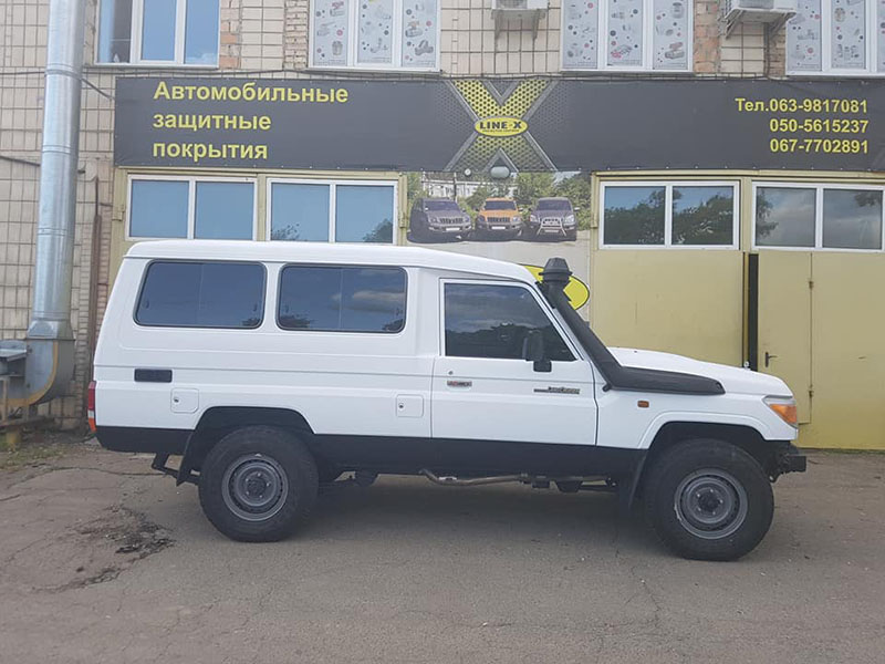 Ремонт внедорожника Toyota Land Cruiser 78го года выпуска с использованием защитного полимерного покрытия Line-X