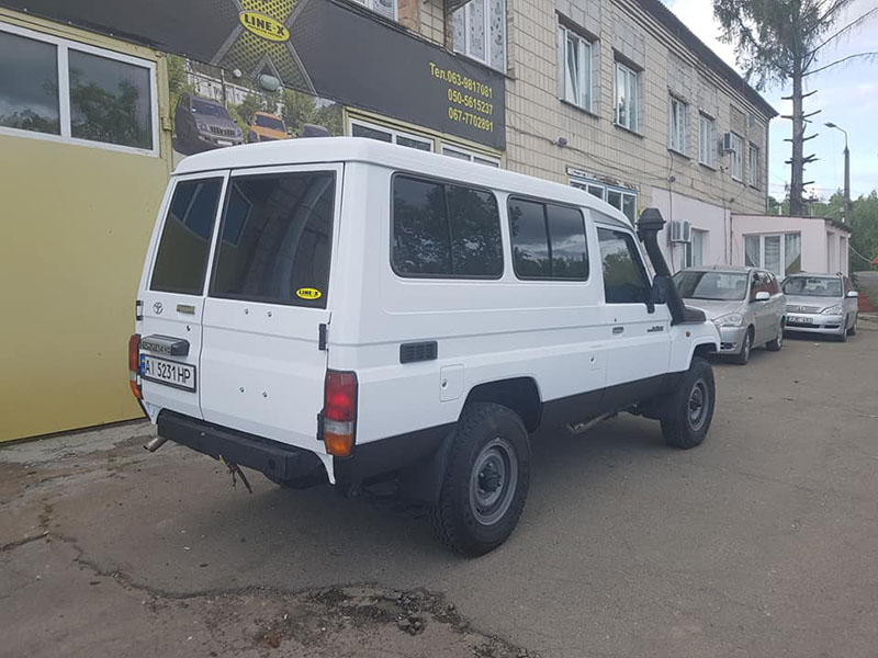 Ремонт внедорожника Toyota Land Cruiser 78го года выпуска с использованием защитного полимерного покрытия Line-X