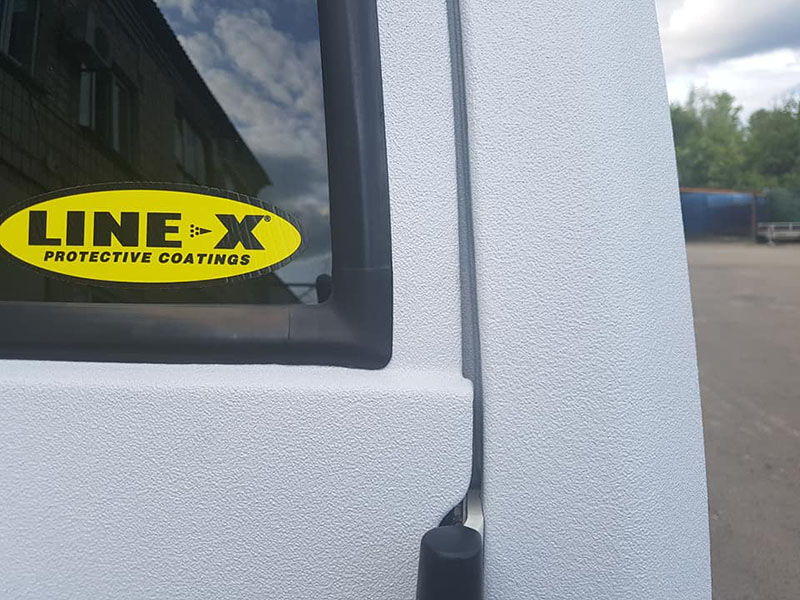 Ремонт внедорожника Toyota Land Cruiser 78го года выпуска с использованием защитного полимерного покрытия Line-X