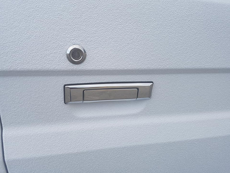 Ремонт внедорожника Toyota Land Cruiser 78го года выпуска с использованием защитного полимерного покрытия Line-X