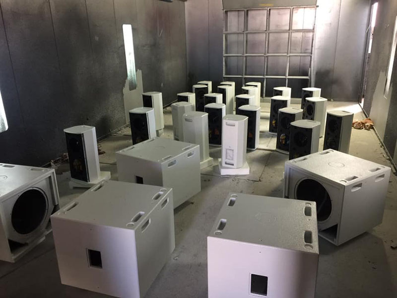 Музыка делает жизнь – веселее, а покрытие Line-X надежнее