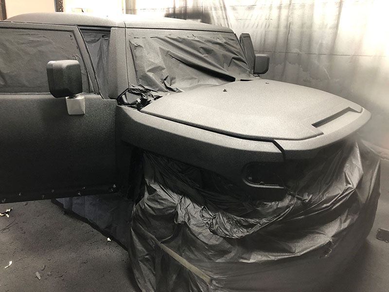 Защита кузова внедорожника Toyota FJ Cruiser полимерным покрытием Line-X