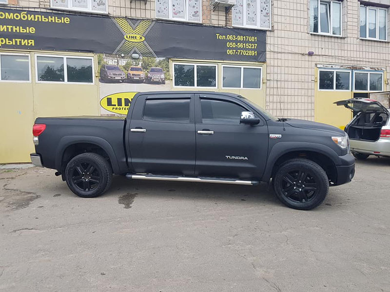 Сезон окраски Toyota Tundra защитным покрытием Line-X – в самом разгаре