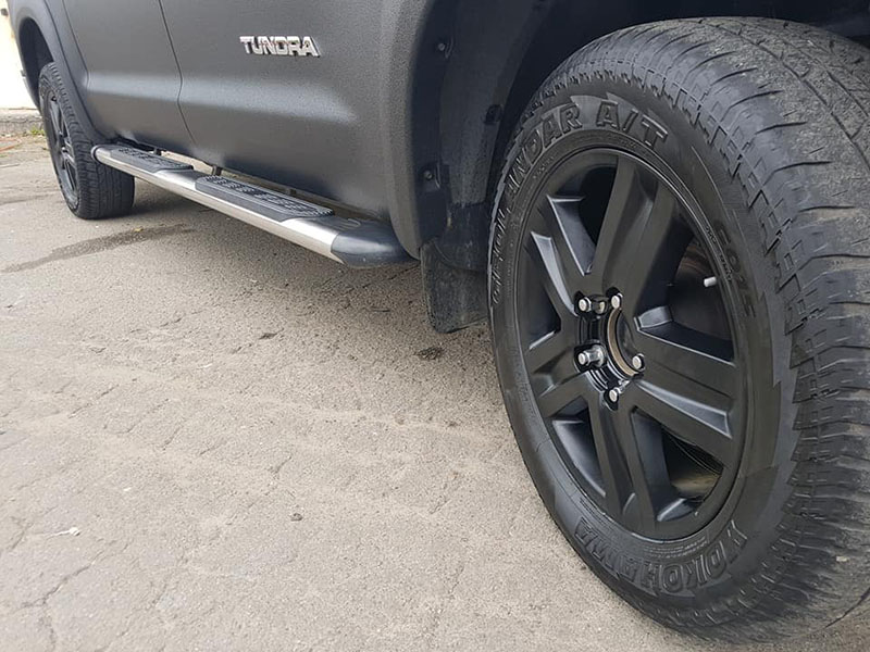 Сезон окраски Toyota Tundra защитным покрытием Line-X – в самом разгаре