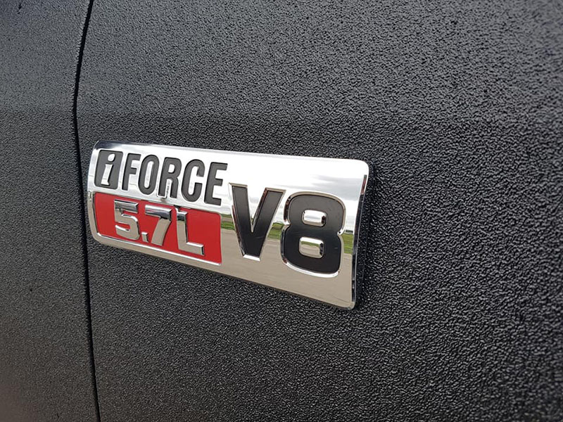 Сезон окраски Toyota Tundra защитным покрытием Line-X – в самом разгаре