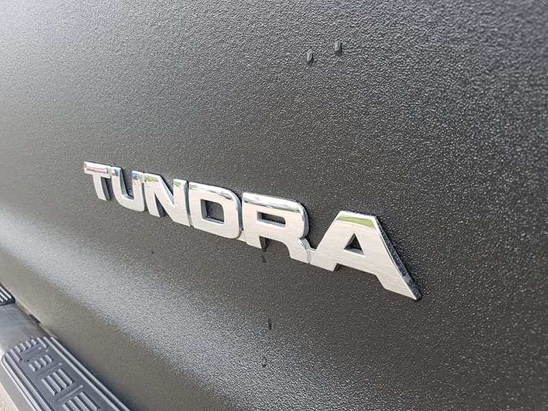 Сезон окраски Toyota Tundra защитным покрытием Line-X – в самом разгаре