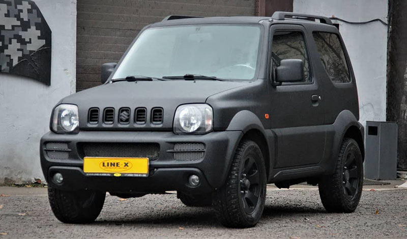 Защита кузова внедорожника Suzuki Jimny от механических повреждений и коррозии полимерным покрытием Line-X