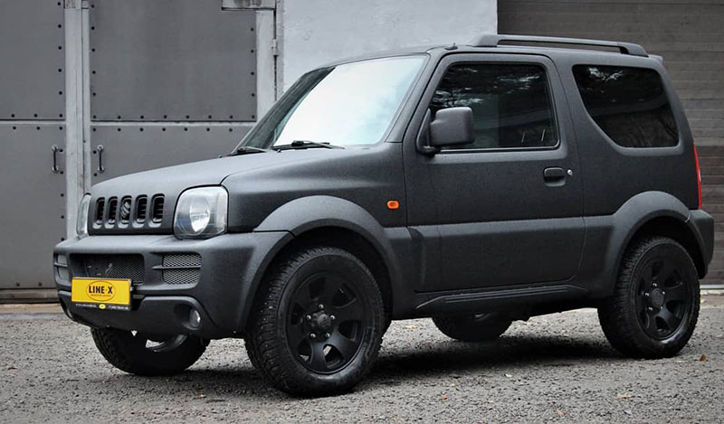 Защита кузова внедорожника Suzuki Jimny от механических повреждений и коррозии полимерным покрытием Line-X