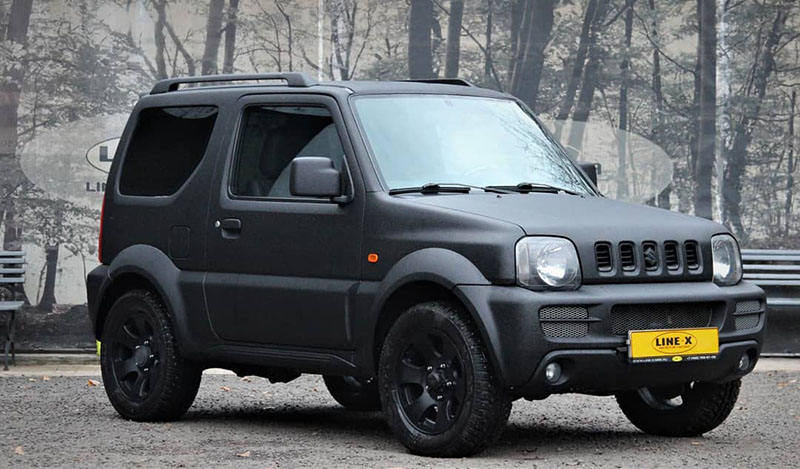 Защита кузова внедорожника Suzuki Jimny от механических повреждений и коррозии полимерным покрытием Line-X