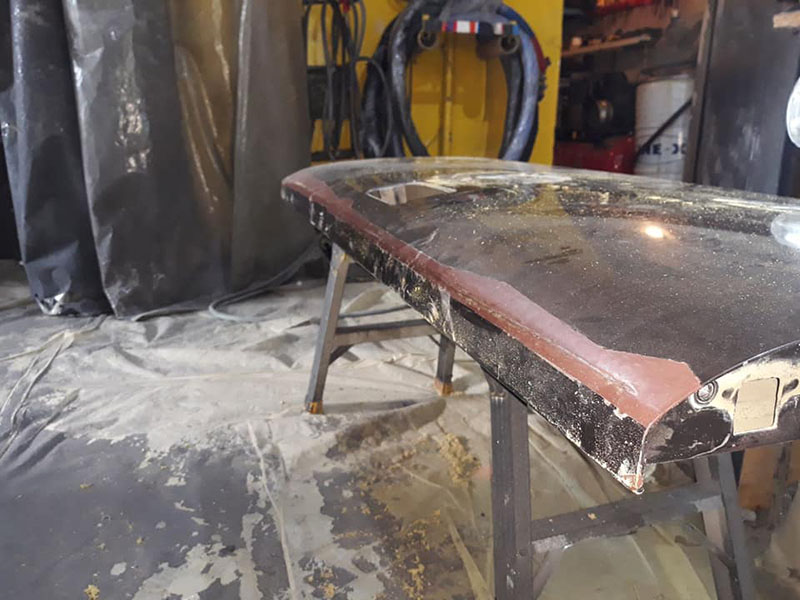 провели полное омоложение Volkswagen Amarok: удалили вмятины, очаги коррозии, установили расширители колесных арок и полностью окрасили кузов защитным полимерным покрытием Line-X двух цветов