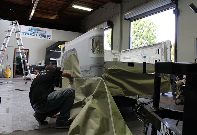 Кенни Пфитцер (Kenny Pfitzer), известный своей любовью к классическим цветам, решил добавить немного поп-арта при работе с защитным полимерным покрытием Line-X.