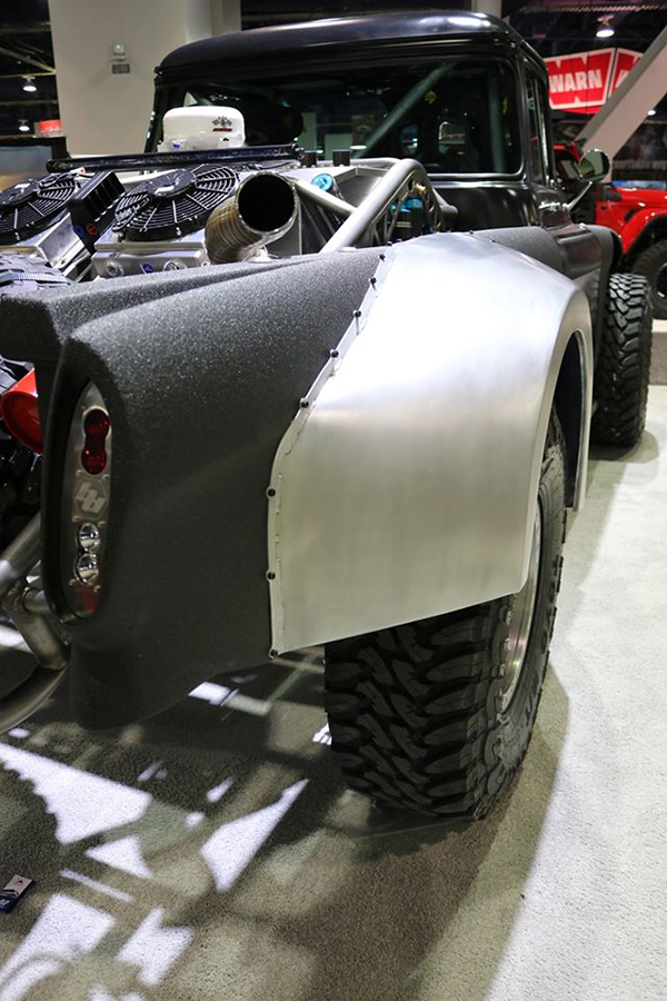 Chevy Cameo 1957 года: 700 лс и покрытие Line-X