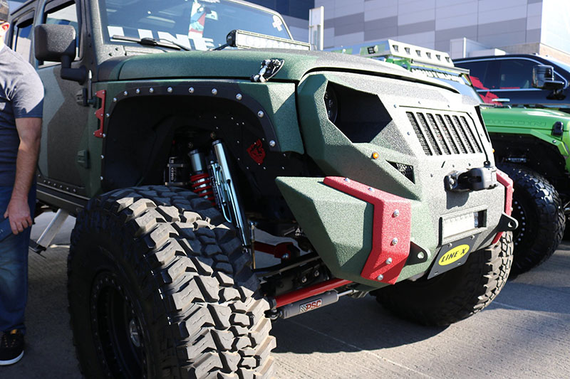 Еще один шоукар в защитном покрытии Line-X с выставки SEMA 2019, который представляет свежий взгляд на тюнинг автомобилей с Восточного побережья