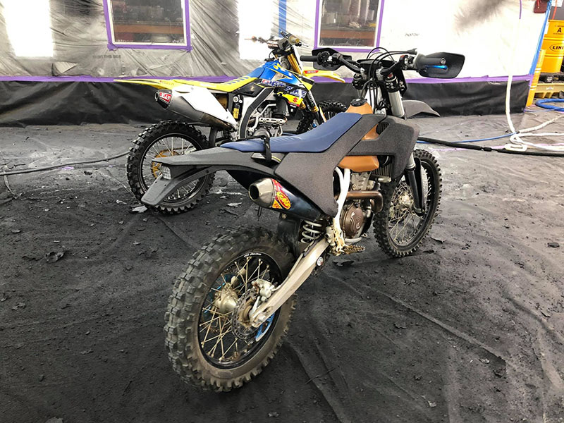 Line-X для защиты кроссовых мотоциклов