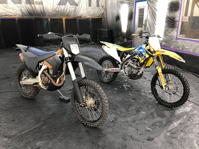 Line-X для защиты кроссовых мотоциклов