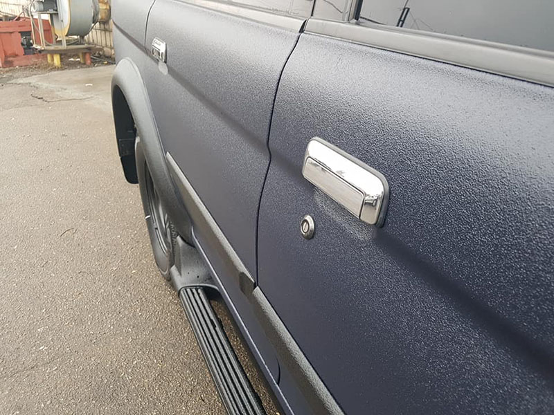 Как перестать переживать из-за царапин и мелких сколов ЛКП? Ответ прост – окрасить автомобиль защитным покрытием Line-X.