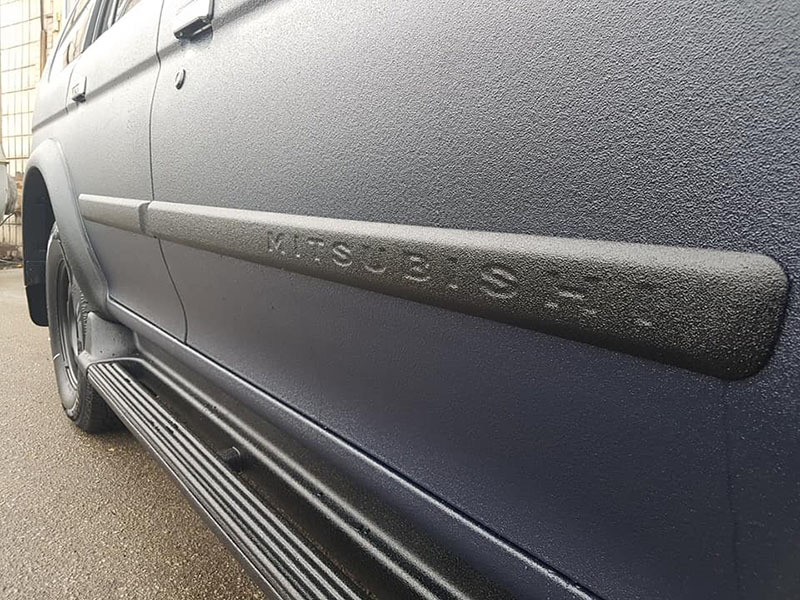 Как перестать переживать из-за царапин и мелких сколов ЛКП? Ответ прост – окрасить автомобиль защитным покрытием Line-X.