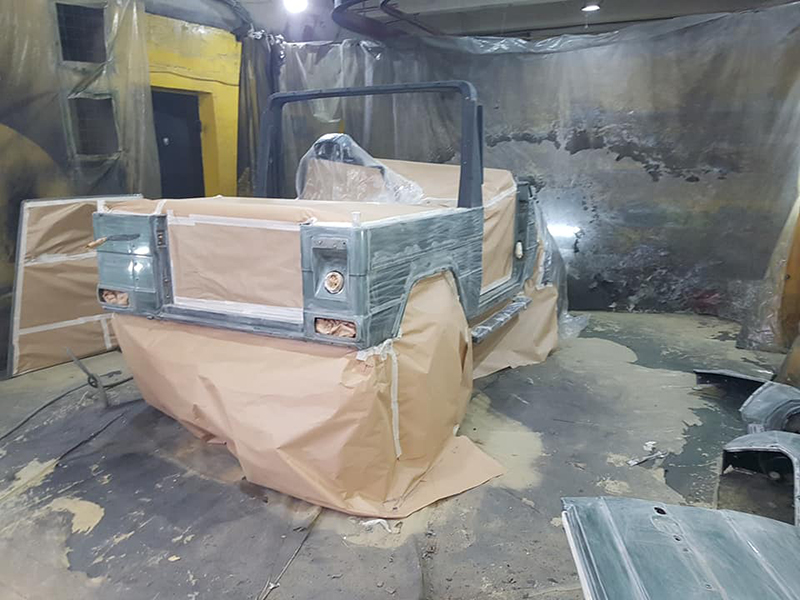 Защита кузова внедорожника Mercedes-Benz Geländewagen полимерным покрытием Line-X