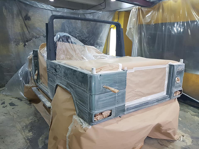 Защита кузова внедорожника Mercedes-Benz Geländewagen полимерным покрытием Line-X