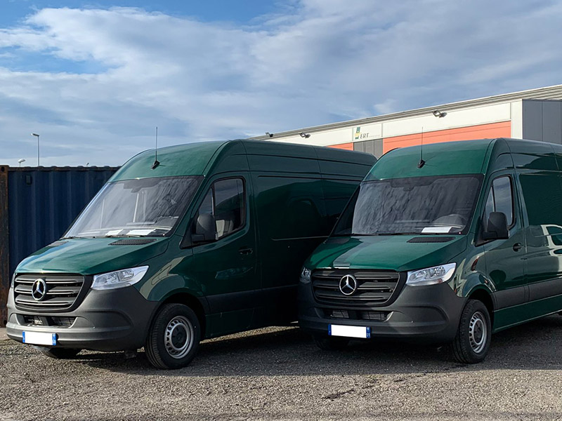 Защита пола фургона покрытием Line-X